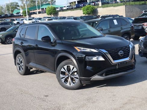Used 2022 Nissan Rogue SV AWD/4WD image 2