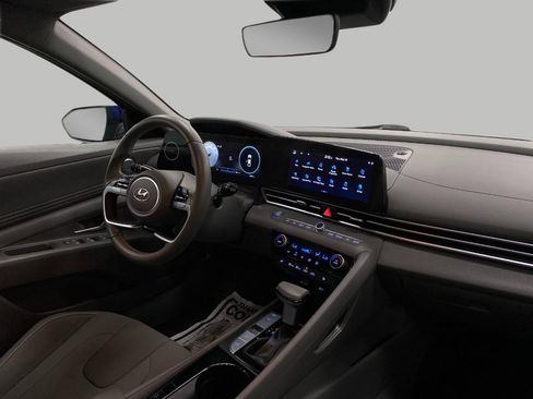 Used 2023 Hyundai Elantra SEL w/ Convenience Package FWD image 19