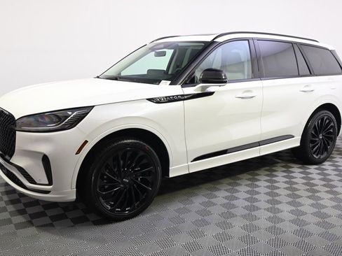 New 2026 Lincoln Aviator Reserve w/ Jet Appearance Package AWD/4WD image 2