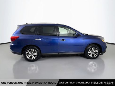 Used 2019 Nissan Pathfinder SV AWD/4WD image 4