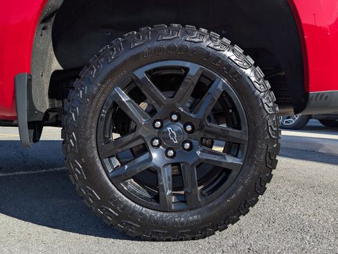 Used 2021 Chevrolet Silverado 1500 LT Trail Boss w/ Bed Protection Package AWD/4WD image 9