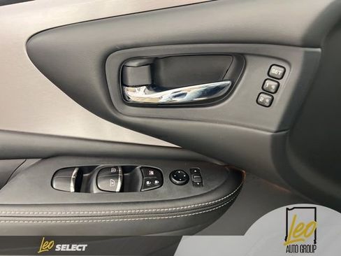 Used 2020 Nissan Murano SL w/ Moonroof Package image 29