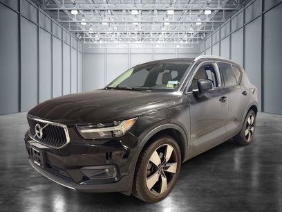 Used 2021 Volvo XC40 T5 Momentum w/ Premium Package