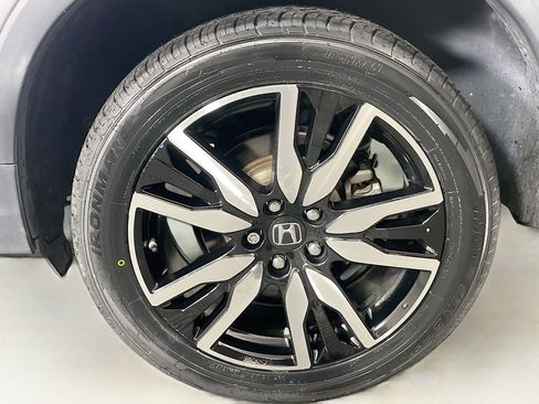 Used 2021 Honda Pilot Touring image 11