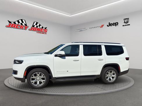 Used 2022 Jeep Wagoneer Series II AWD/4WD image 2