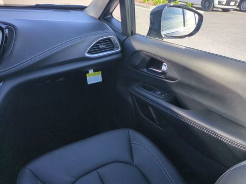 New 2026 Chrysler Pacifica Select FWD image 17
