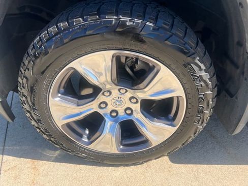 Used 2019 RAM 1500 Laramie AWD/4WD image 11