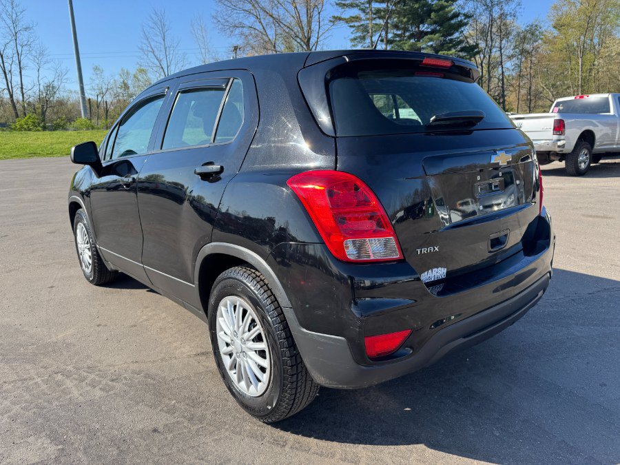 Used 2017 Chevrolet Trax LS w/ Air And Auto Package FWD image 3
