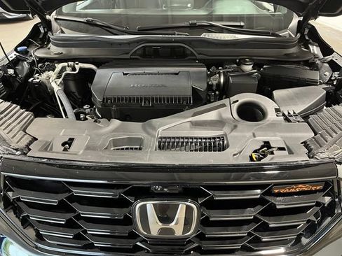 Used 2025 Honda Pilot TrailSport image 9