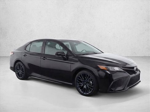 Used 2022 Toyota Camry SE w/ Carpet Mat Package (TMS) FWD image 3