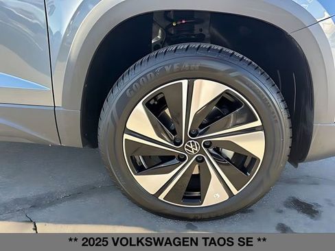 Used 2025 Volkswagen Taos SE AWD/4WD image 10