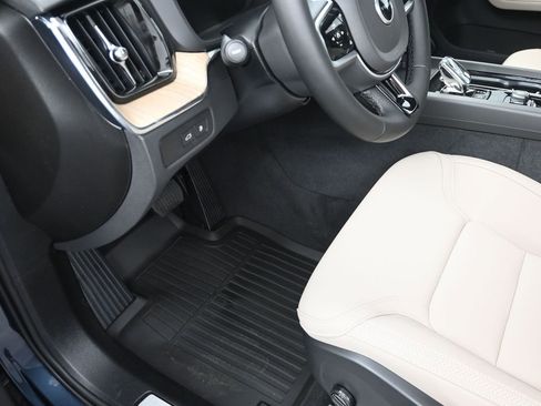 New 2026 Volvo XC60 T8 Plus w/ Protection Package Premier AWD/4WD image 9