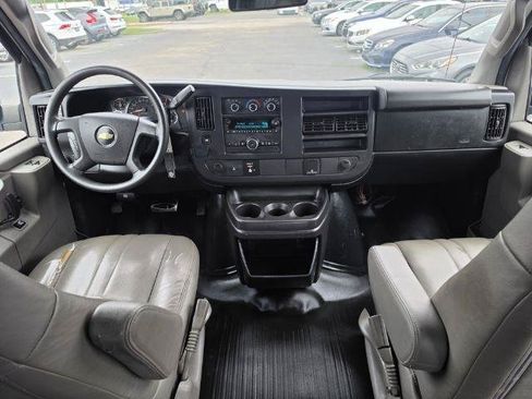 Used 2017 Chevrolet Express 2500 RWD image 10