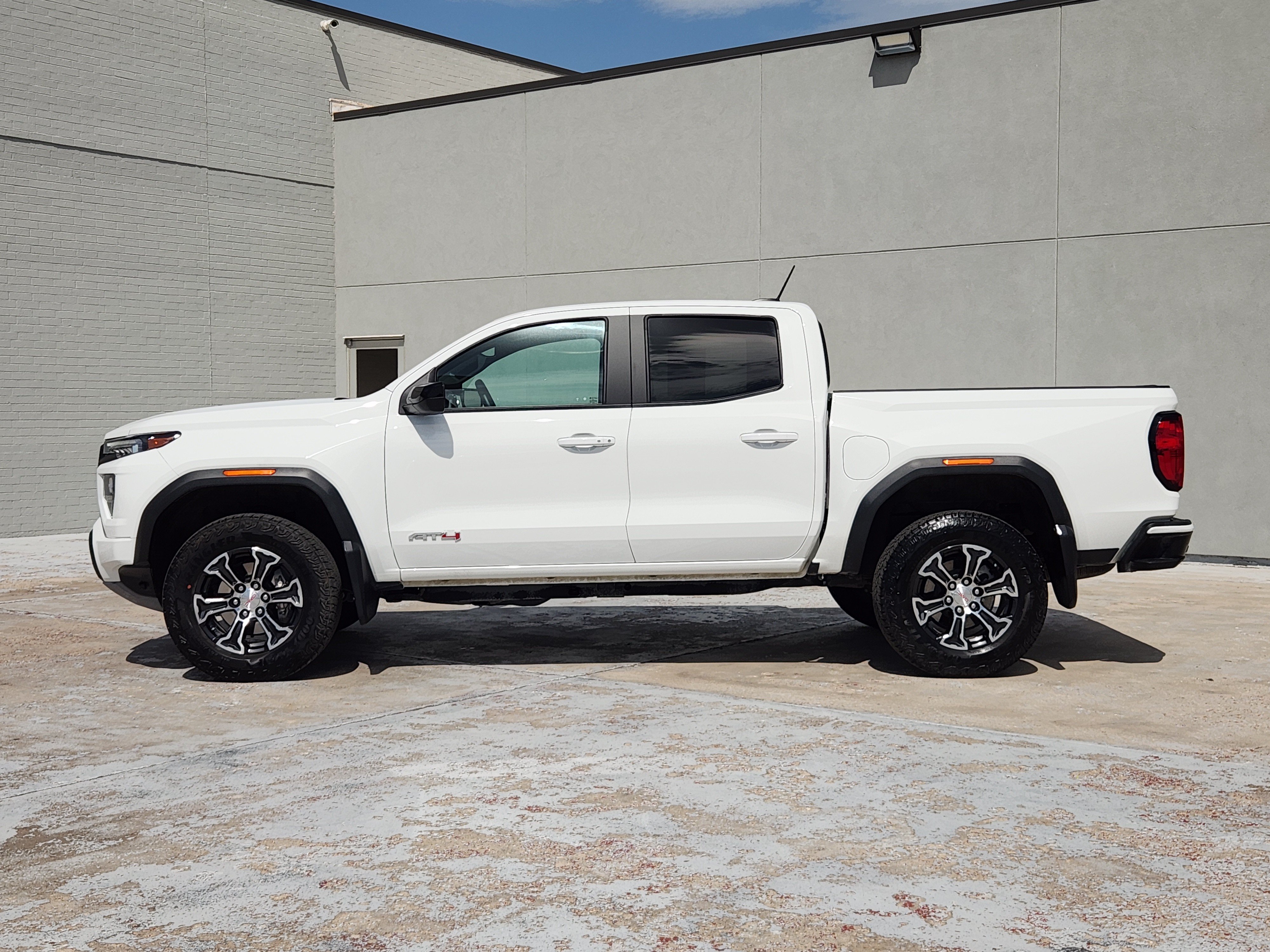 Used 2024 GMC Canyon AT4 w/ Canyon Safety Plus Package AWD/4WD image 5