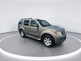 Used 2008 Nissan Pathfinder SE image 2