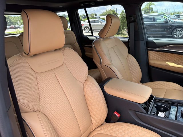 Used 2025 Jeep Grand Cherokee Summit w/ Obsidian Package AWD/4WD image 19