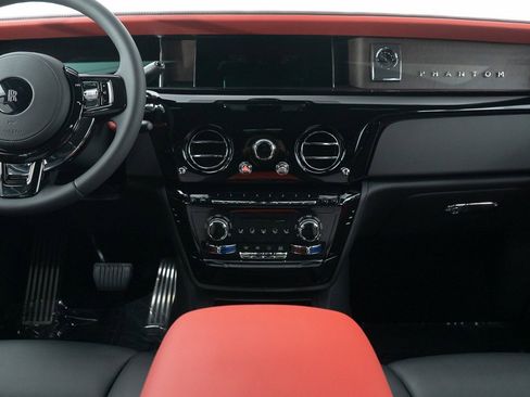 New 2026 Rolls-Royce Phantom Sedan image 36