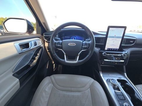 Used 2023 Ford Explorer Platinum w/ Technology Package image 28