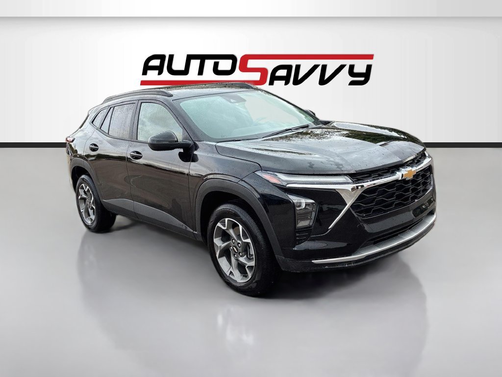 Used 2026 Chevrolet Trax LT FWD image 1