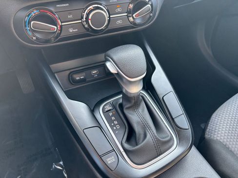 Used 2025 Kia Soul LX w/ LX Technology Package FWD image 40