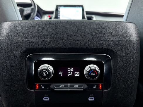 Used 2022 GMC Yukon AT4 image 31