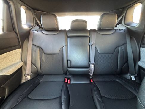 Used 2025 Jeep Compass Latitude AWD/4WD image 37