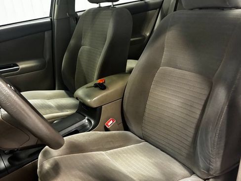Used 2005 Toyota Camry LE FWD image 11