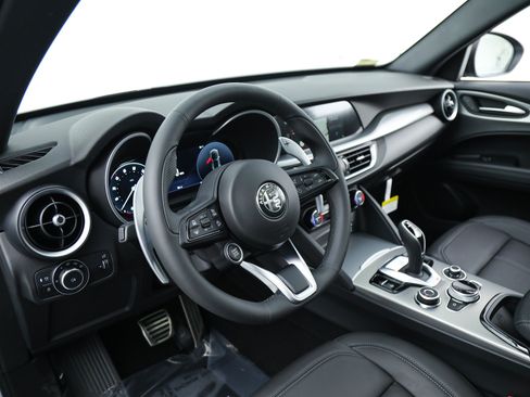 New 2025 Alfa Romeo Stelvio Sprint w/ Convenience Package AWD/4WD image 13