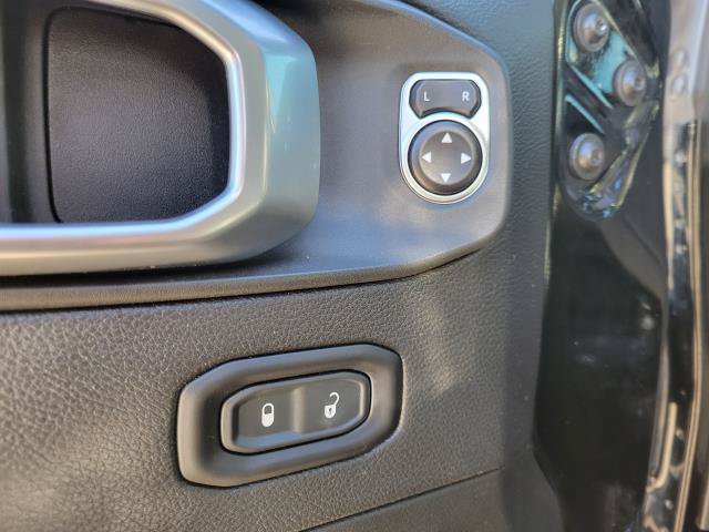 Used 2020 Jeep Wrangler Unlimited Sahara w/ Dual Top Group AWD/4WD image 16