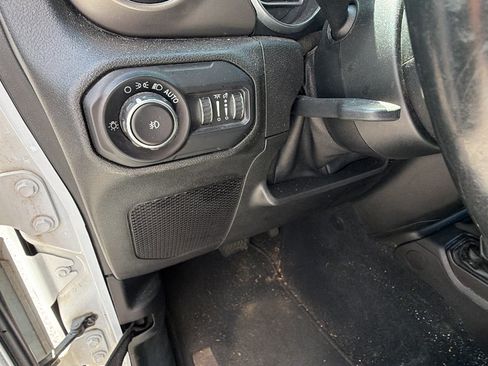 Used 2018 Jeep Wrangler Sport AWD/4WD image 23