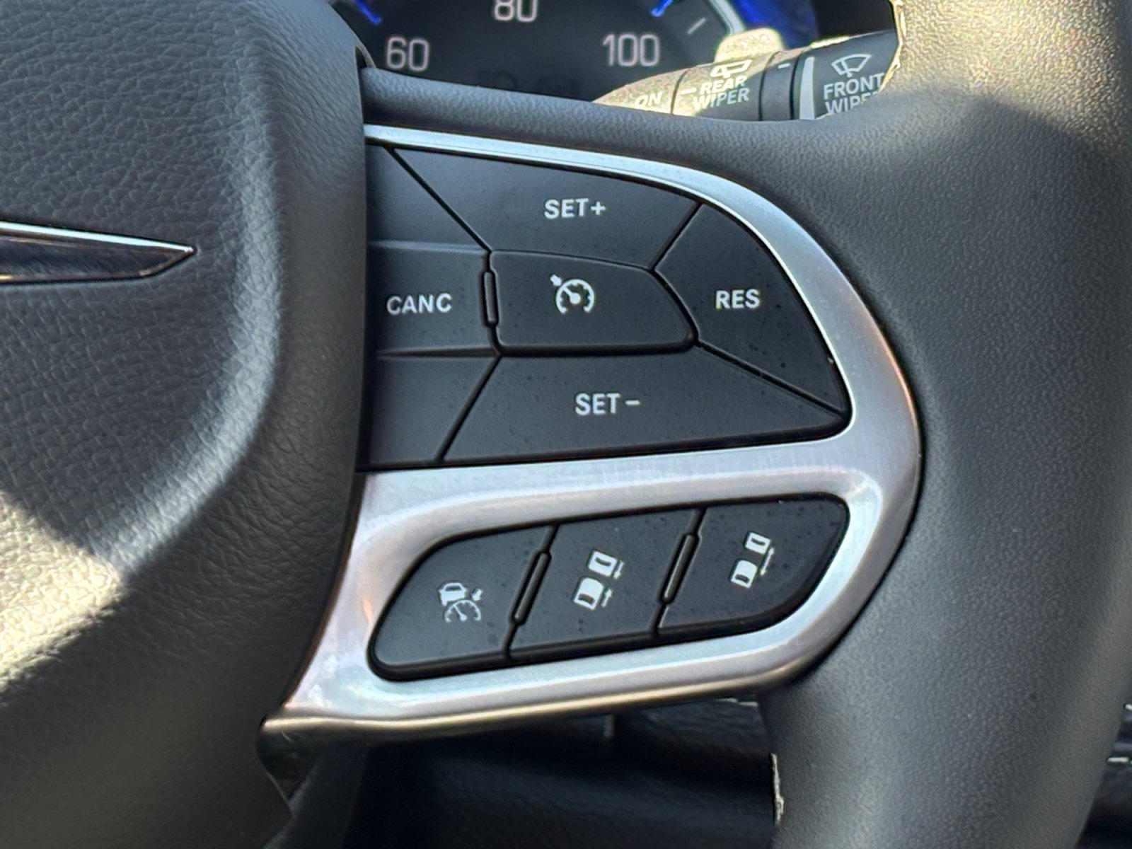 Used 2026 Chrysler Pacifica Limited FWD image 24