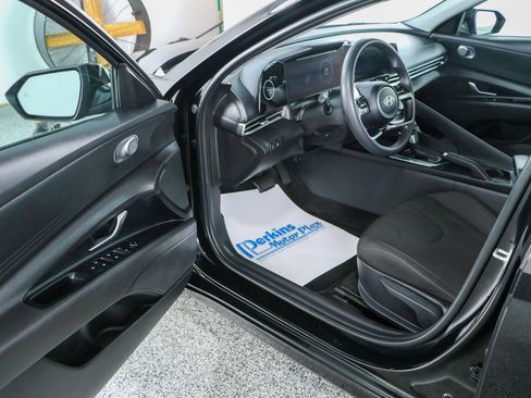 Used 2024 Hyundai Elantra SEL FWD image 3