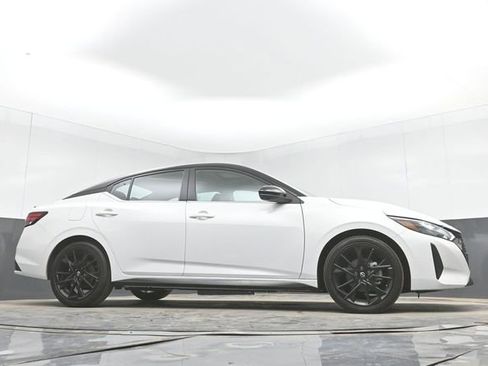 Used 2025 Nissan Sentra SR w/ SR Premium Package image 46