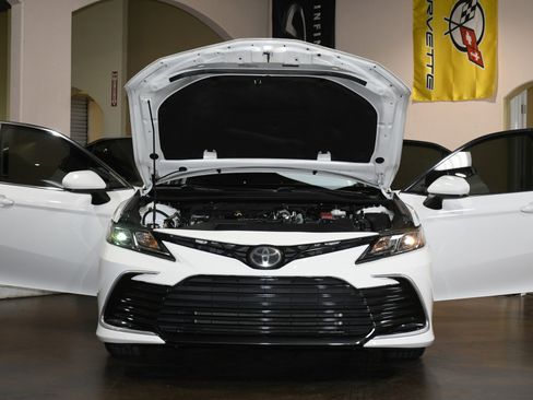 Used 2021 Toyota Camry LE image 87