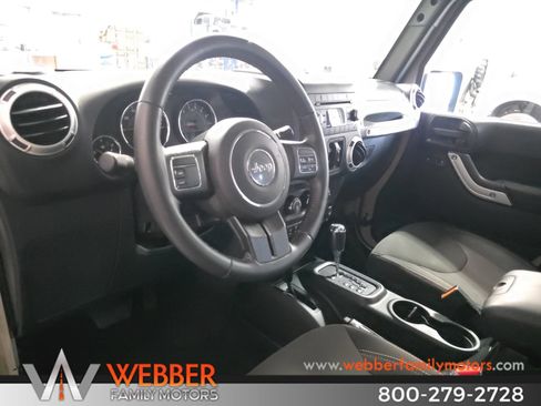 Used 2017 Jeep Wrangler Unlimited Sahara w/ Trailer Tow Group AWD/4WD image 12