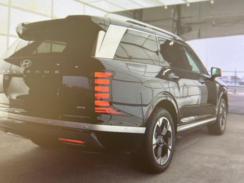 Used 2026 Hyundai Palisade Limited AWD/4WD image 2