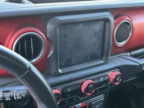Used 2018 Jeep Wrangler Unlimited Rubicon AWD/4WD image 11