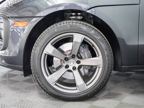 Used 2025 Porsche Macan image 14