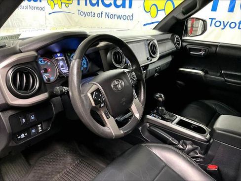 Certified 2021 Toyota Tacoma Limited AWD/4WD image 15