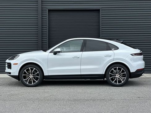 New 2025 Porsche Cayenne Coupe image 2