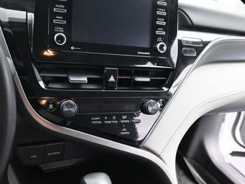 Used 2023 Toyota Camry SE image 19