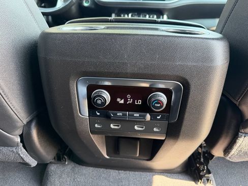Used 2021 Chevrolet Suburban Z71 w/ Z71 Off-Road Package AWD/4WD image 28
