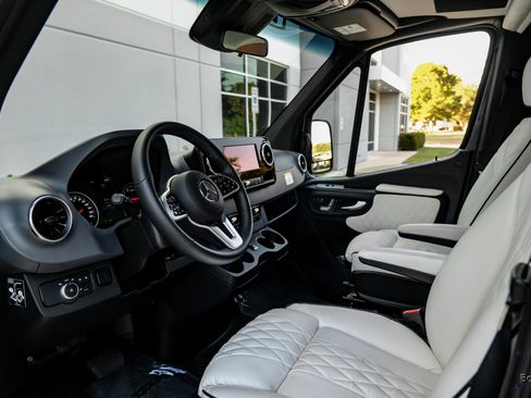 Used 2023 Mercedes-Benz Sprinter 3500 image 38