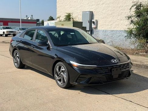 New 2026 Hyundai Elantra Limited FWD image 1