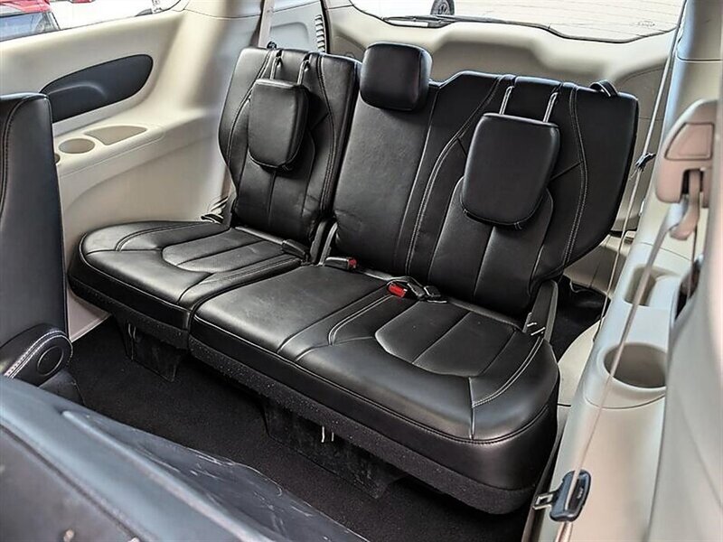 Used 2024 Chrysler Pacifica Limited FWD image 26