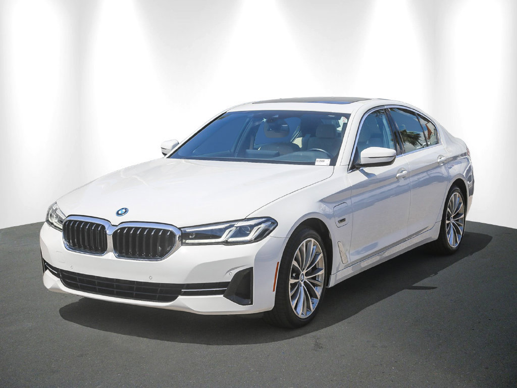 Certified 2023 BMW 530e w/ Convenience Package RWD image 3