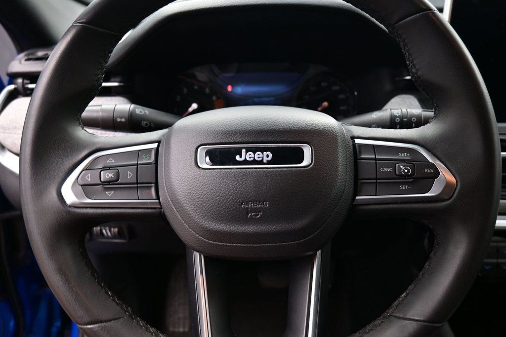 Used 2024 Jeep Compass Latitude AWD/4WD image 18