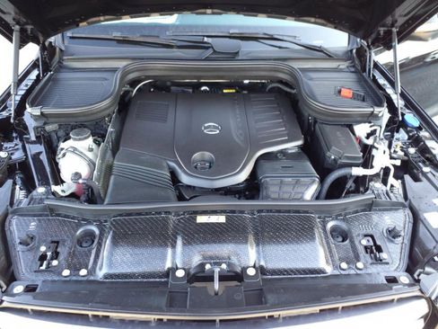 Used 2025 Mercedes-Benz GLS 450 4MATIC image 9