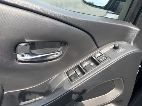 Used 2023 Nissan Frontier SV image 25