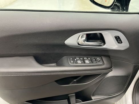 New 2026 Chrysler Pacifica Limited image 22